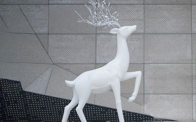 公園戶(hù)外抽象玻璃鋼白色梅花鹿雕塑