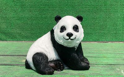 游樂(lè)場(chǎng)景觀趴著的彩繪玻璃鋼熊貓雕塑