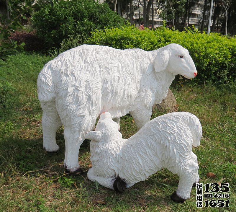 公園景區(qū)玻璃鋼仿真綿羊雕塑 公園景區(qū)玻璃鋼仿真綿羊雕塑