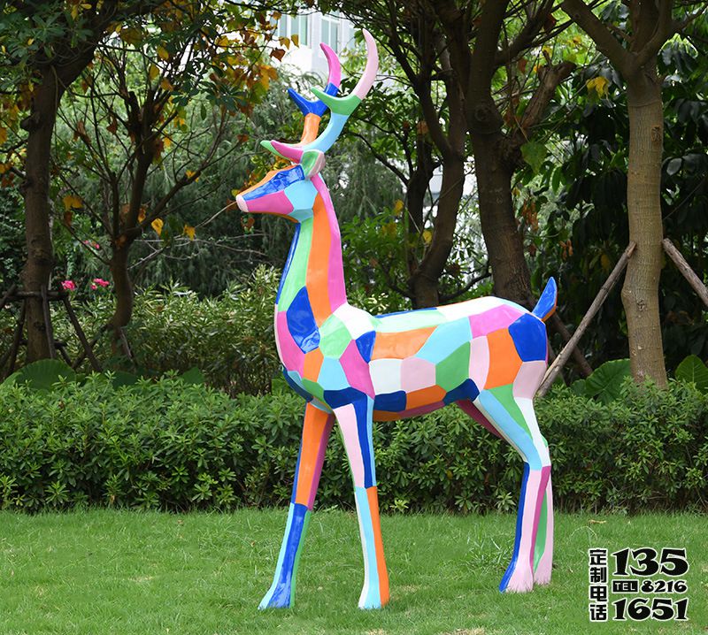 景區(qū)玻璃鋼彩繪幾何梅花鹿雕塑 景區(qū)玻璃鋼彩繪幾何梅花鹿雕塑