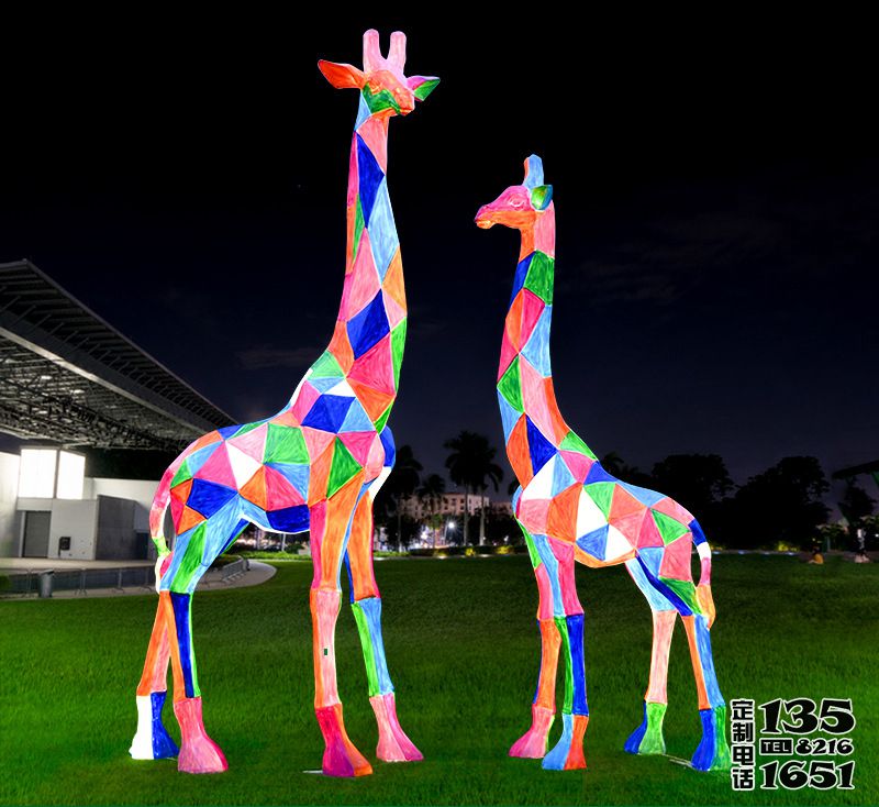 玻璃鋼彩繪幾何公園景區(qū)夜晚照明長(zhǎng)頸鹿雕塑 玻璃鋼彩繪幾何公園景區(qū)夜晚照明長(zhǎng)頸鹿雕塑