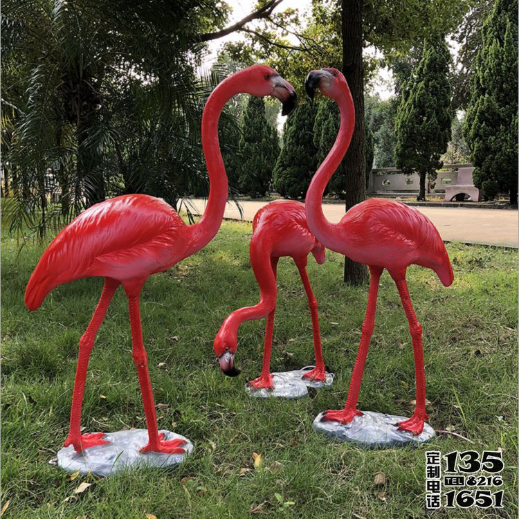 花園三只站立的玻璃鋼彩繪火烈鳥(niǎo)雕塑 花園三只站立的玻璃鋼彩繪火烈鳥(niǎo)雕塑