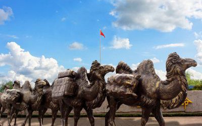 城市廣場(chǎng)玻璃鋼仿銅大型動(dòng)物景觀(guān)駱駝雕塑