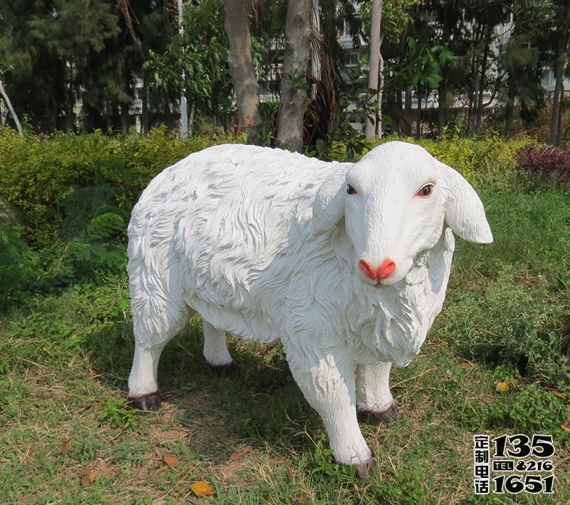 戶(hù)外草地上十二生肖玻璃鋼仿真綿羊雕塑 戶(hù)外草地上十二生肖玻璃鋼仿真綿羊雕塑
