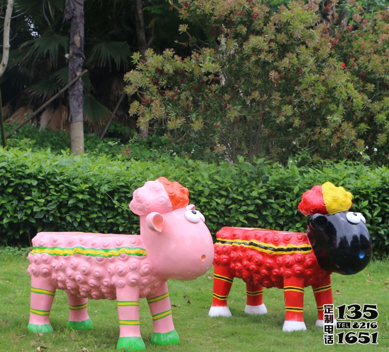 公園商場(chǎng)玻璃鋼卡通肖恩羊雕塑 公園商場(chǎng)玻璃鋼卡通肖恩羊雕塑